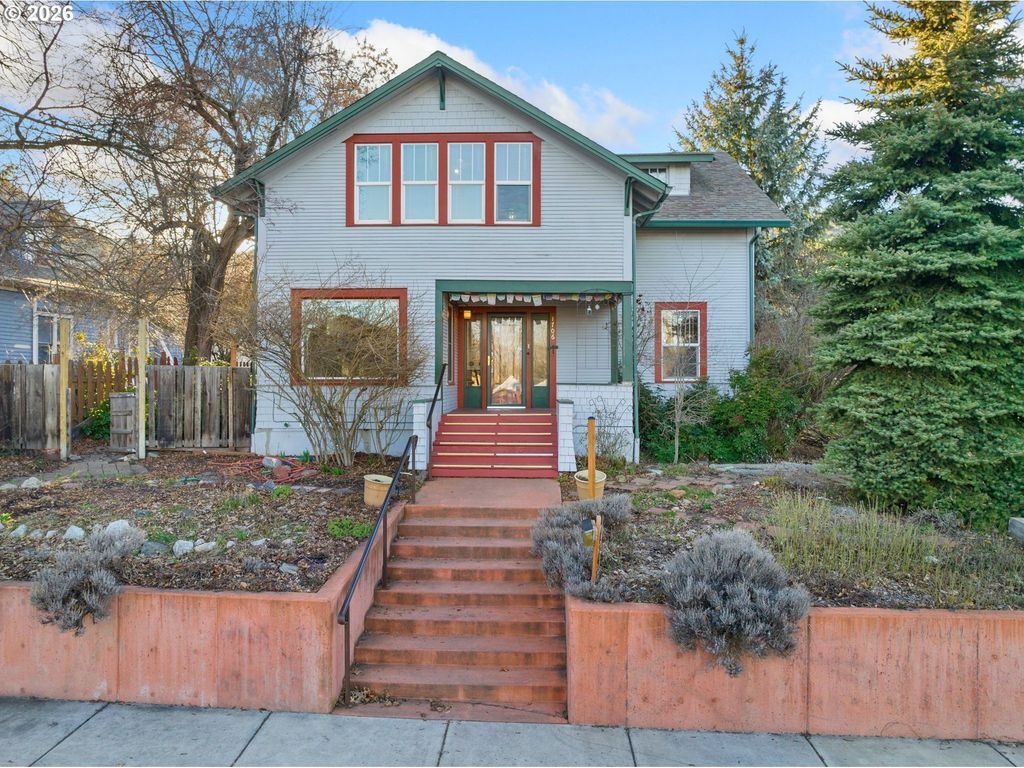 1706 OAK St, La Grande, OR 97850