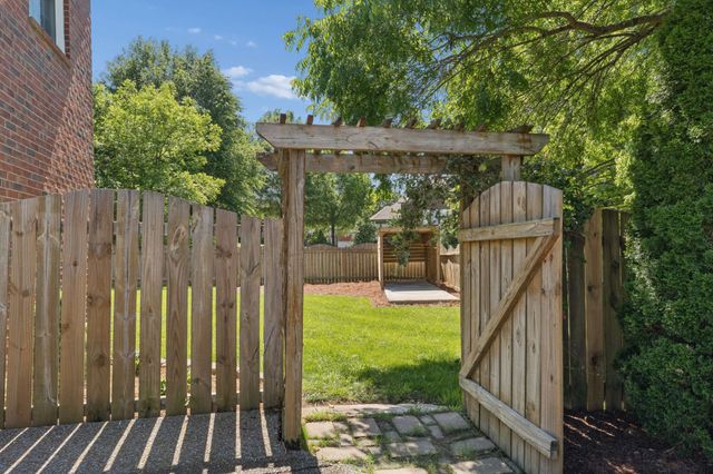 6217 Deerbrook Dr, Nashville, TN 37221