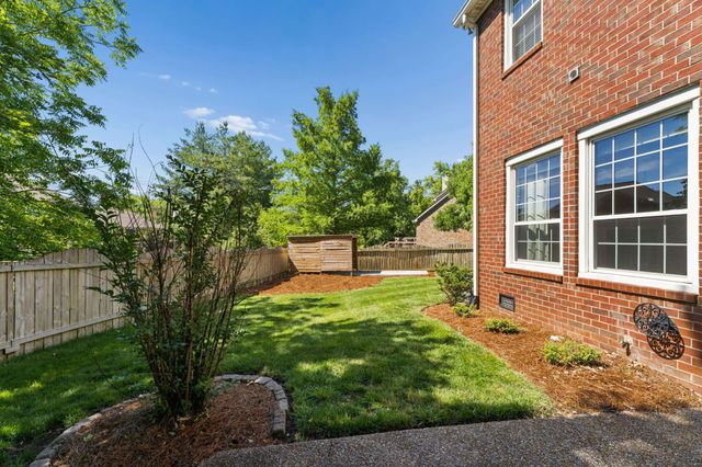 6217 Deerbrook Dr, Nashville, TN 37221