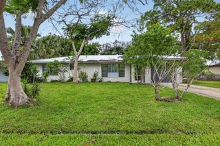 941 SE Atlantus Avenue, Port St. Lucie, FL 34983
