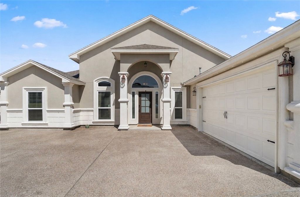 14226 Bowman Ct, Robstown, TX 78380