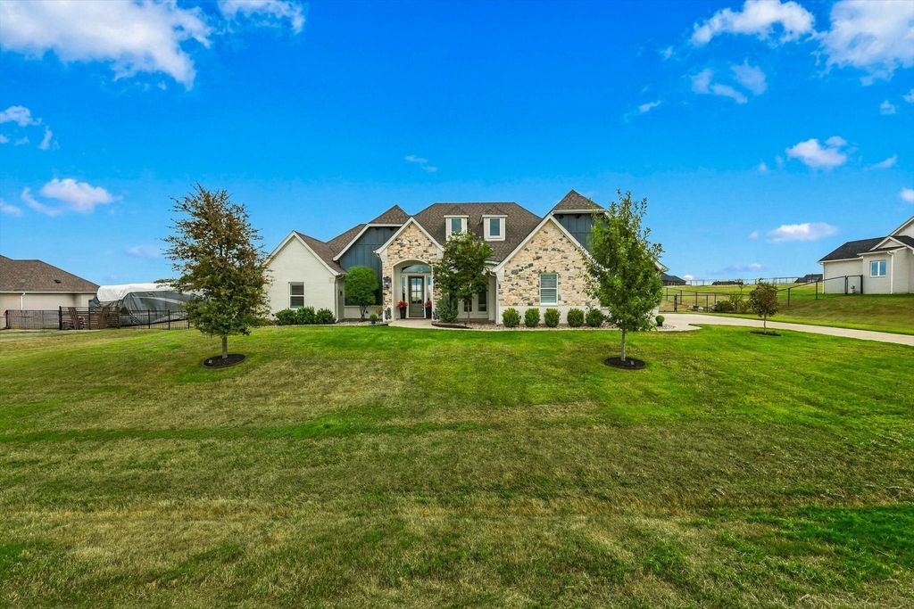 468 Red Bird Drive, Springtown, TX 76082