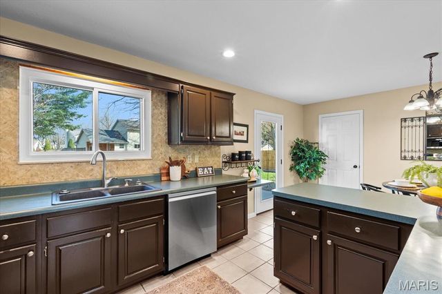 1033 Woods Way, O'fallon, IL 62269