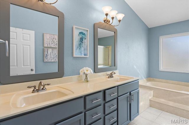 1033 Woods Way, O'fallon, IL 62269