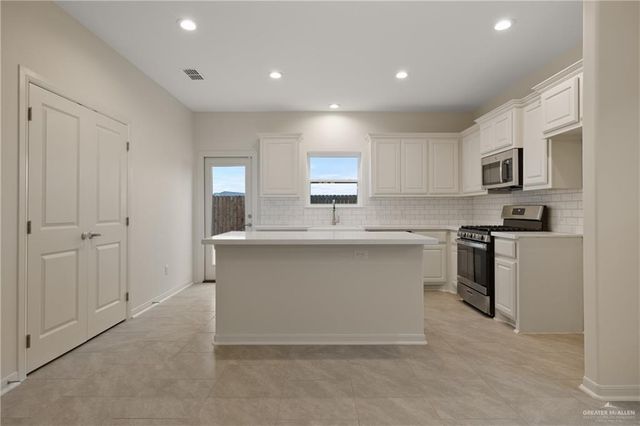 946 W Star Flower Street, Edinburg, TX 78541