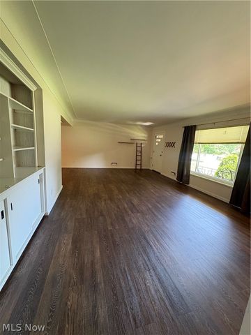 5646 Onaway Oval, Parma, OH 44130