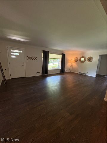 5646 Onaway Oval, Parma, OH 44130