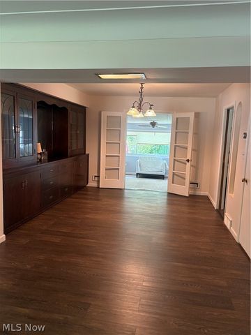 5646 Onaway Oval, Parma, OH 44130