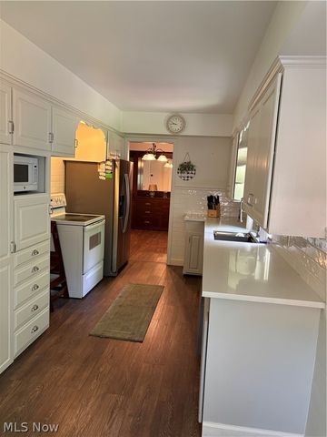 5646 Onaway Oval, Parma, OH 44130