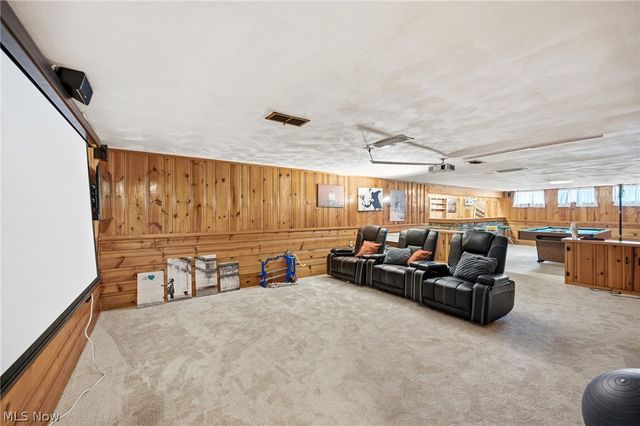 5646 Onaway Oval, Parma, OH 44130