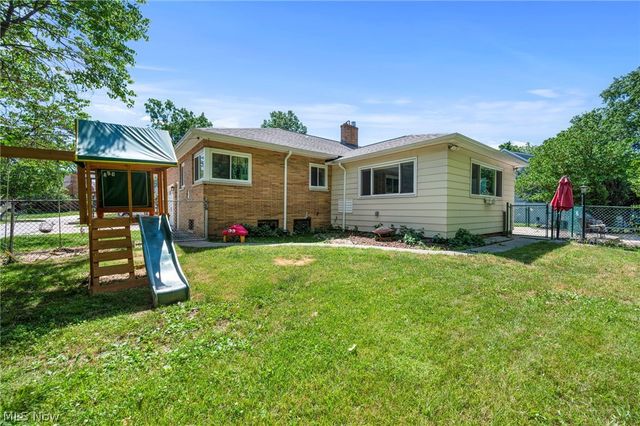 5646 Onaway Oval, Parma, OH 44130