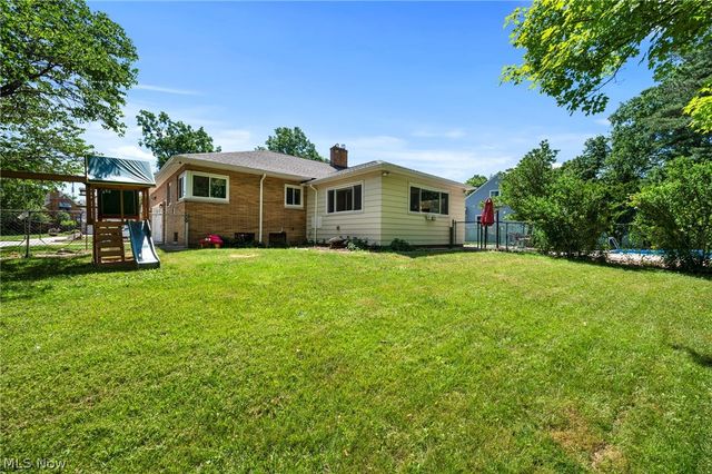 5646 Onaway Oval, Parma, OH 44130