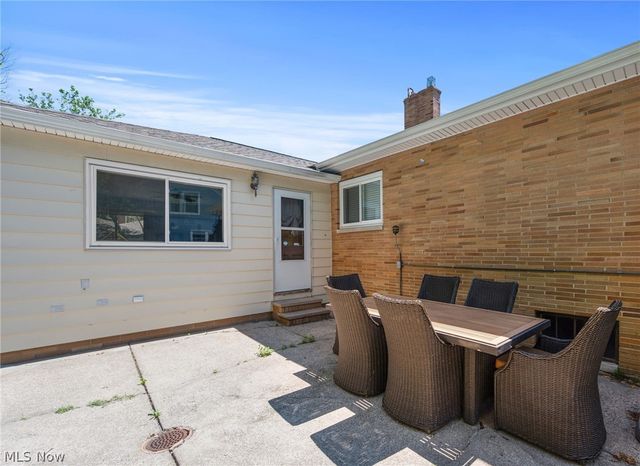 5646 Onaway Oval, Parma, OH 44130
