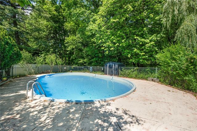 5646 Onaway Oval, Parma, OH 44130