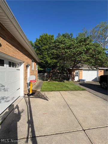 5646 Onaway Oval, Parma, OH 44130