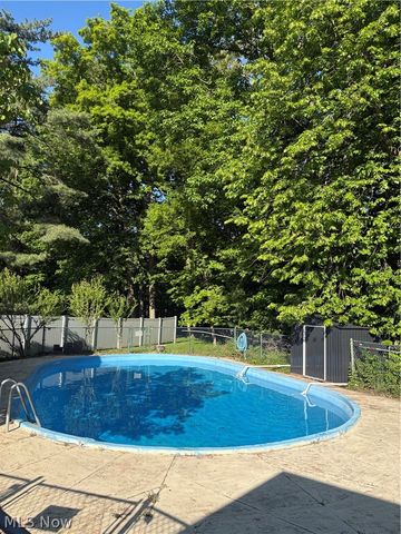 5646 Onaway Oval, Parma, OH 44130