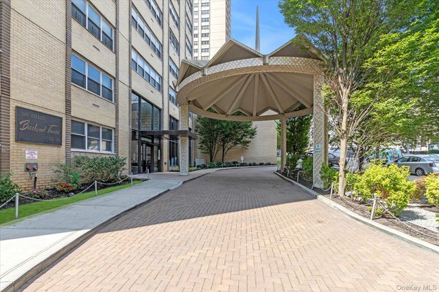 102-30 66th Road 18K, Forest Hills, NY 11375