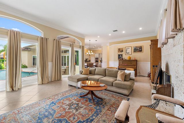 8905 Marlamoor Lane, West Palm Beach, FL 33412