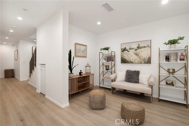 2309 Cove Avenue, Los Angeles, CA 90039