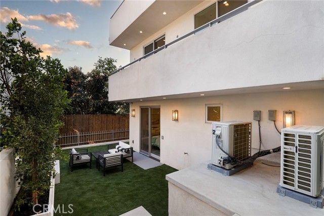 2309 Cove Avenue, Los Angeles, CA 90039