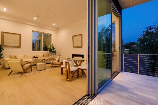 2309 Cove Avenue, Los Angeles, CA 90039