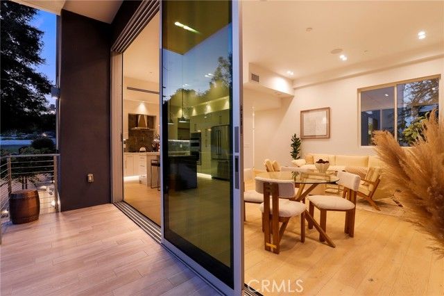 2309 Cove Avenue, Los Angeles, CA 90039