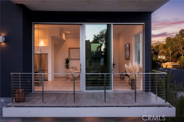 2309 Cove Avenue, Los Angeles, CA 90039