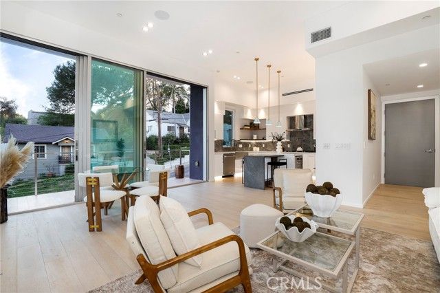 2309 Cove Avenue, Los Angeles, CA 90039