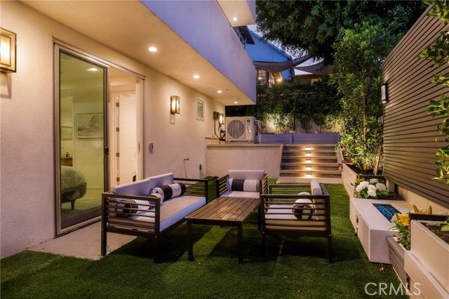 2309 Cove Avenue, Los Angeles, CA 90039