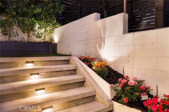 2309 Cove Avenue, Los Angeles, CA 90039