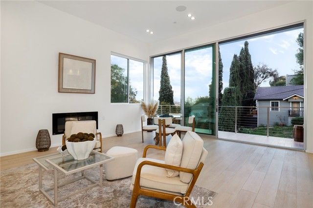 2309 Cove Avenue, Los Angeles, CA 90039