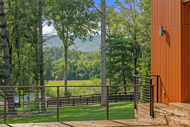 78 Manchester Way, Mills River, NC 28759