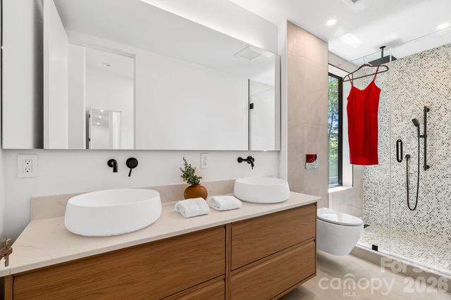 78 Manchester Way, Mills River, NC 28759