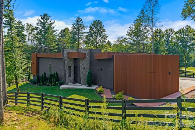 78 Manchester Way, Mills River, NC 28759