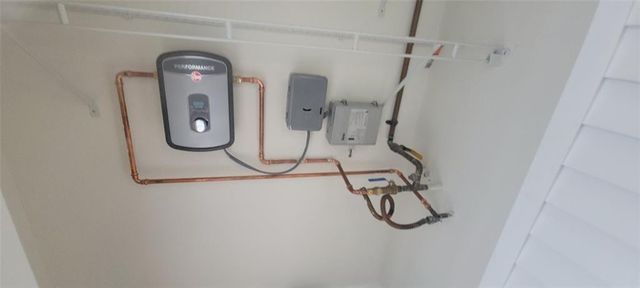 9421 SW Evergreen Place 102, Davie, FL 33324