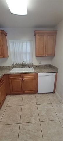 9421 SW Evergreen Place 102, Davie, FL 33324