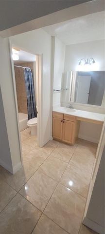 9421 SW Evergreen Place 102, Davie, FL 33324