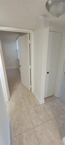 9421 SW Evergreen Place 102, Davie, FL 33324