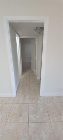 9421 SW Evergreen Place 102, Davie, FL 33324