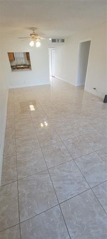 9421 SW Evergreen Place 102, Davie, FL 33324