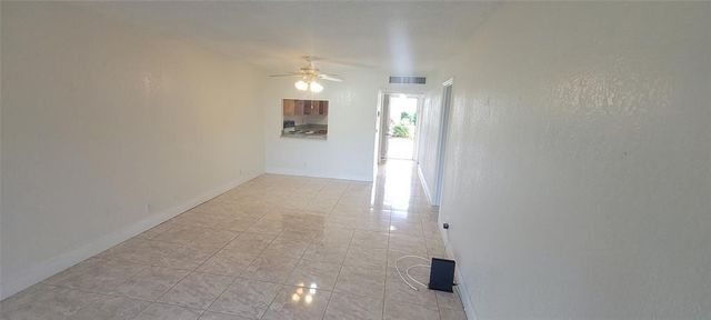 9421 SW Evergreen Place 102, Davie, FL 33324