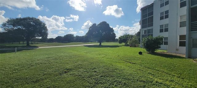 9421 SW Evergreen Place 102, Davie, FL 33324