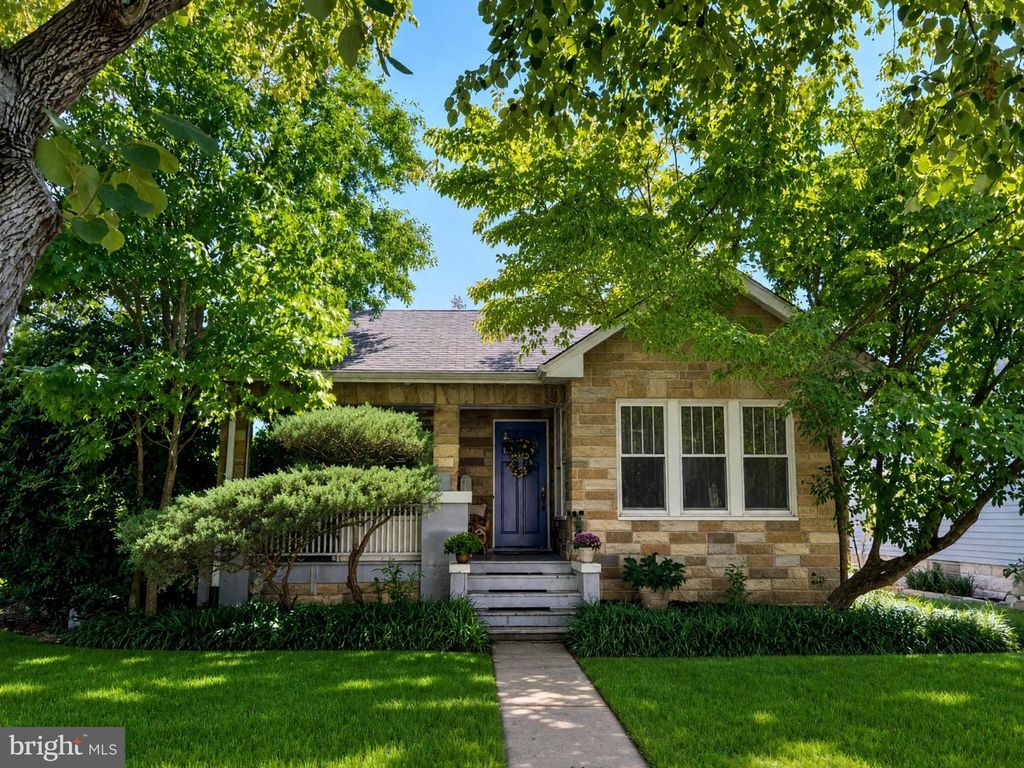 35 E WALNUT ST, Alexandria, VA 22301