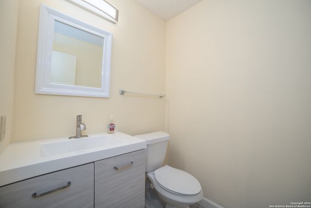 13506 Magnolia Brk, San Antonio, TX 78247