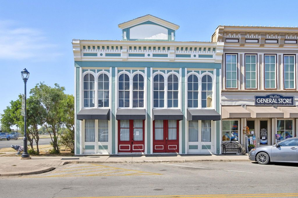 101 East ST, Hutto, TX 78634