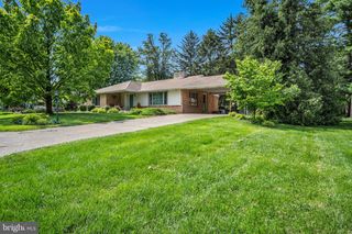 18 GEORGE CIR, Mechanicsburg, PA 17055