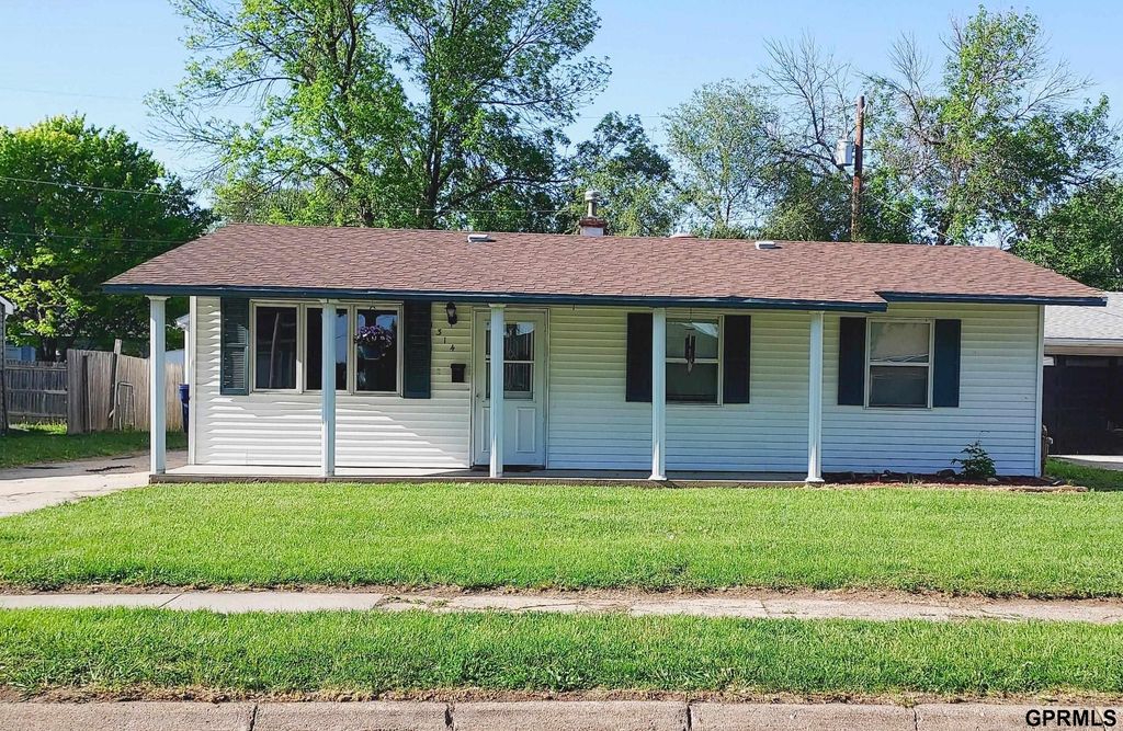 1314 Lindwood Drive, Carter Lake, IA 51510