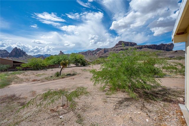 2129 S Don Luis Road, Golden Valley, AZ 86413