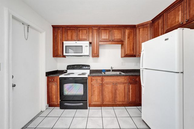 5830 Garfield Street, Hollywood, FL 33021