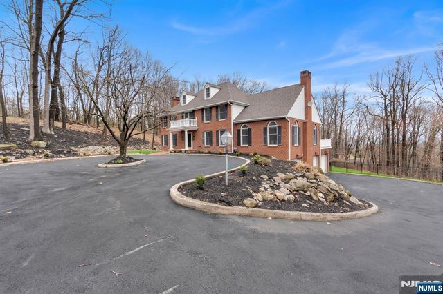 853 Shadow Ridge Road, Franklin Lakes, NJ 07417